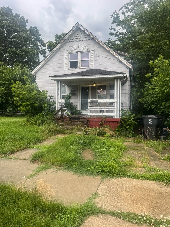 Building Photo - 612 Neubert Ave
