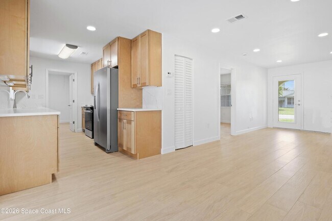 Building Photo - 2076 Abalone Ave