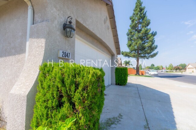 Building Photo - Charming 4 Bed, 2.5 Bath Home in Manteca, ...