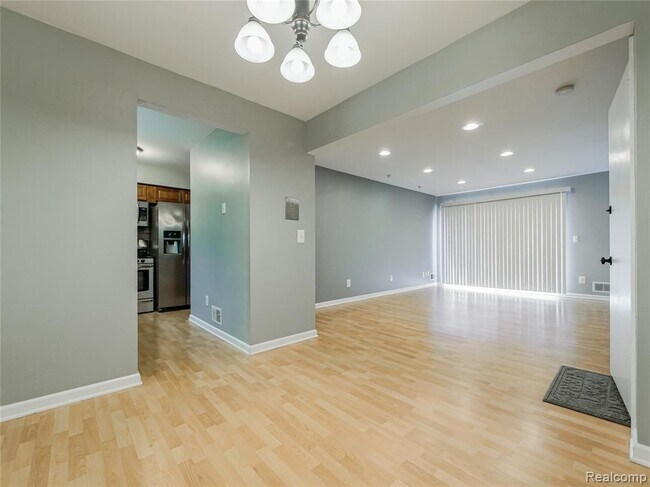 Building Photo - 34763 Maple Ln Dr