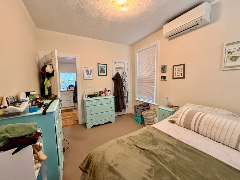 Building Photo - 35 Harvard St