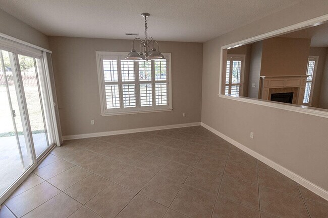 Building Photo - 6900 Madison Creek Dr