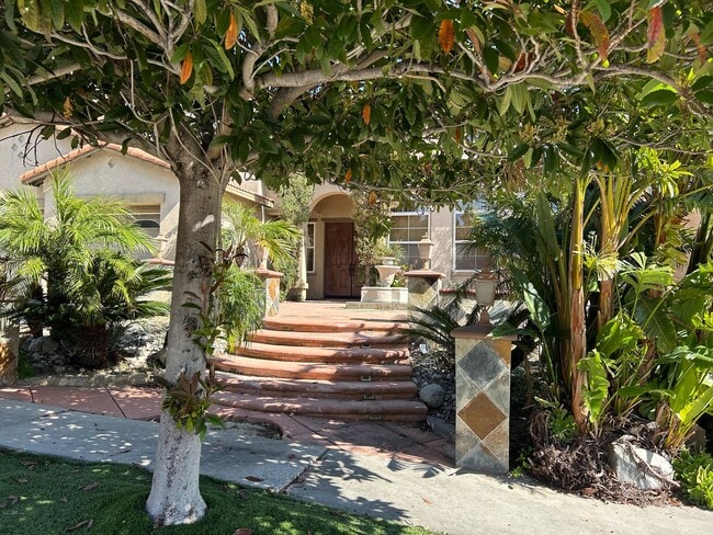 Building Photo - Spacious 5-Bedroom Home with Stunning Views