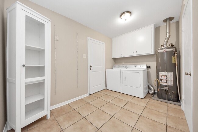 Building Photo - 4422 Nenana Dr