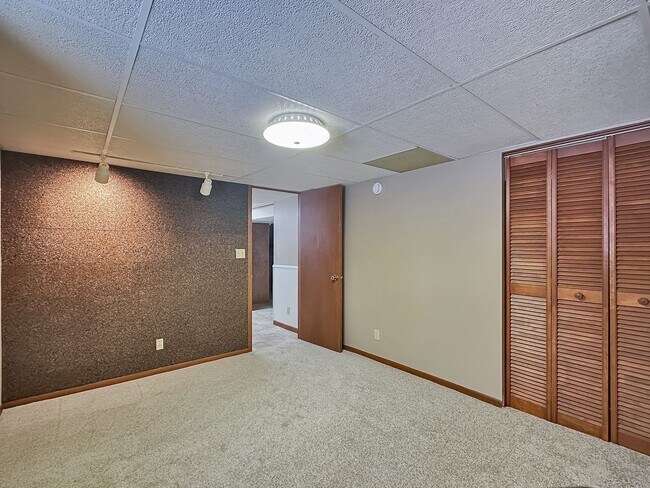 Building Photo - 4624 Maryland Ave N