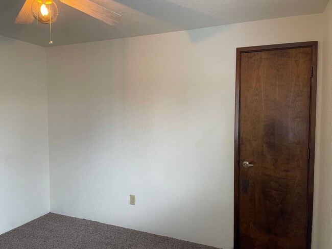 Building Photo - Very Nice 3 Bedroom 2.5 Bathroom Townhome