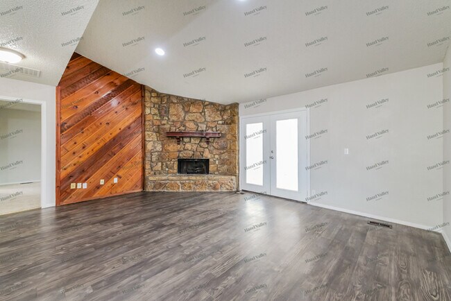 Building Photo - 950 Twisted Oak Dr