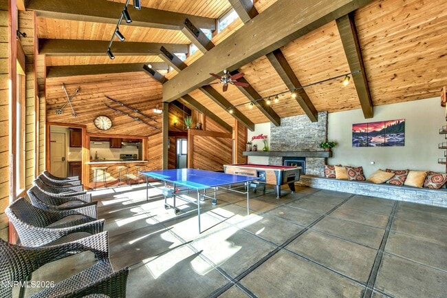 Building Photo - 215 Clubhouse Cir