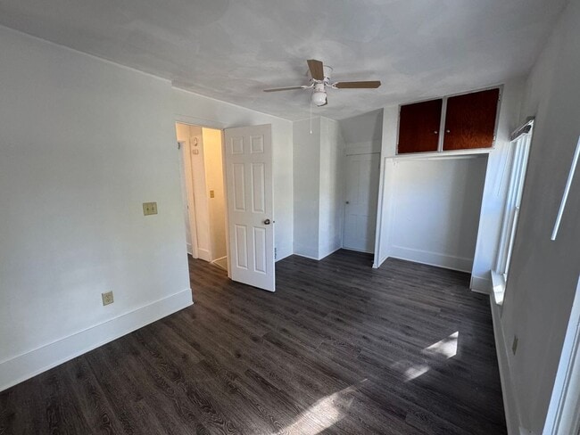 Building Photo - 2 Bedroom 1 Bathroom Duplex in Beloit, WI