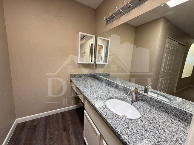 Building Photo - 2073 N Sunset Dr