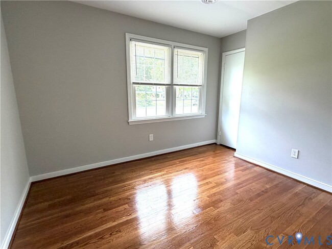 Building Photo - 11402 Creekside Dr