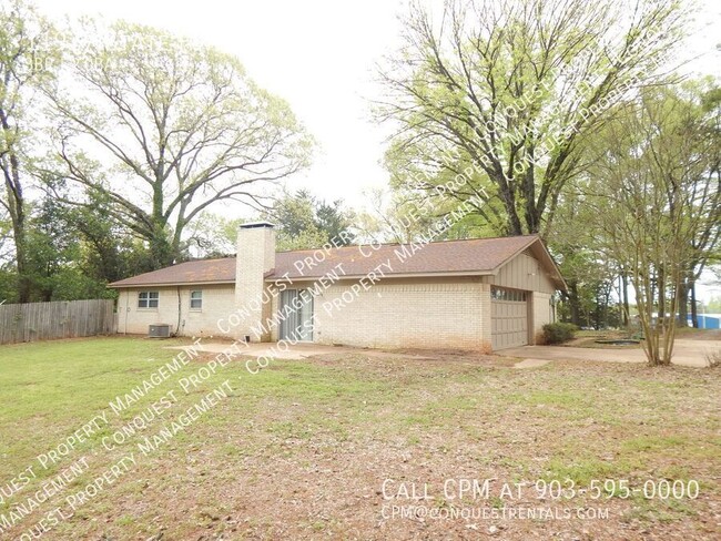 Building Photo - Lovely 3 Bedroom, 2 Bath House on 3 Acres ...