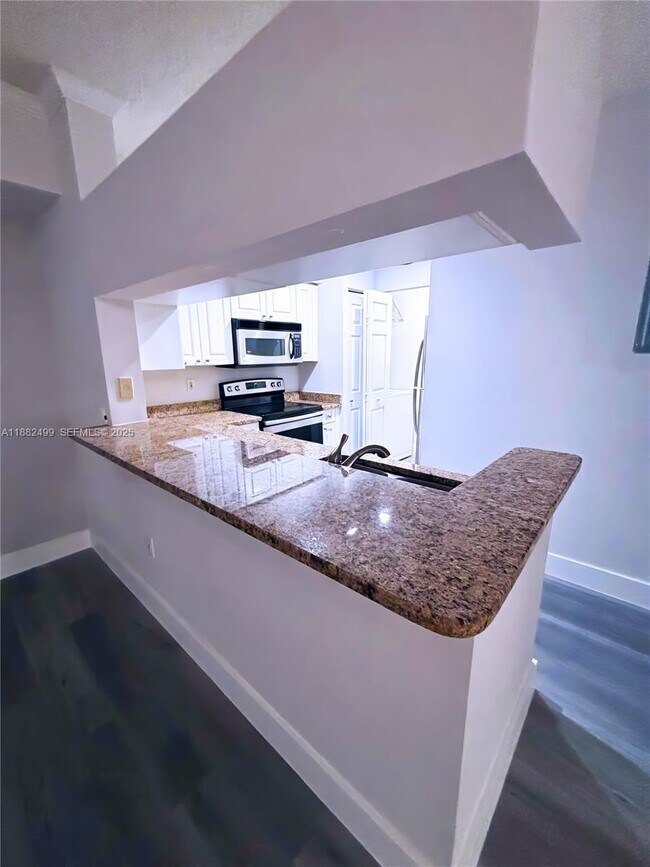 Building Photo - 17100 N Bay Rd