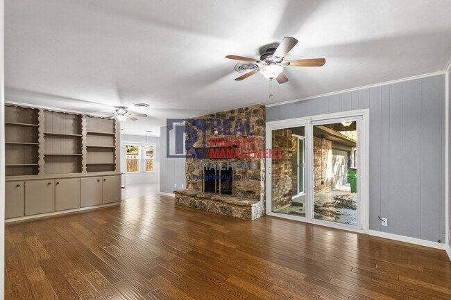 Building Photo - Charming 3 Bed 2 Bath Cul-De-Sac Home in a...