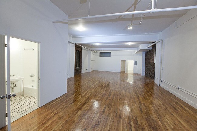 Building Photo - 318 Grand Street
