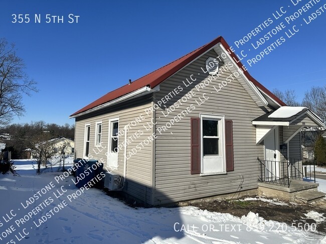 Primary Photo - 2-Bedroom 1-Bathroom House!