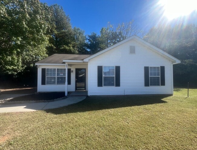 Primary Photo - 3 Bedroom Home Near University Area