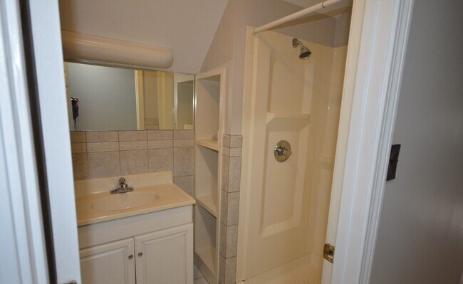 Building Photo - 20 Benton Rd