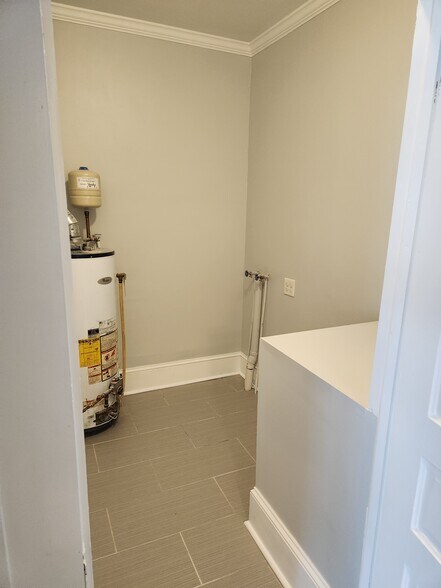 Laundry/storage room - 1610 Lowder St