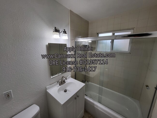 Building Photo - 1319 Palomar Cir