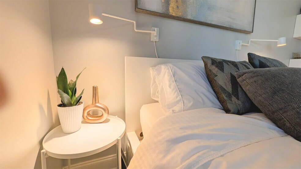 Building Photo - 831 Parkway Dr