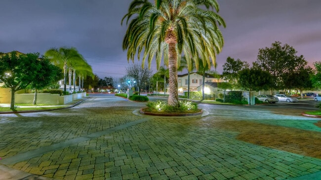 Building Photo - 8250 Vineyard Ave