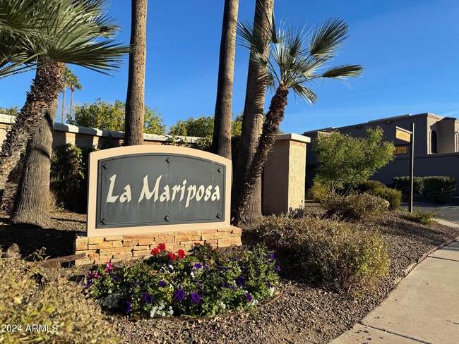 Building Photo - 7558 N Vía De La Luna