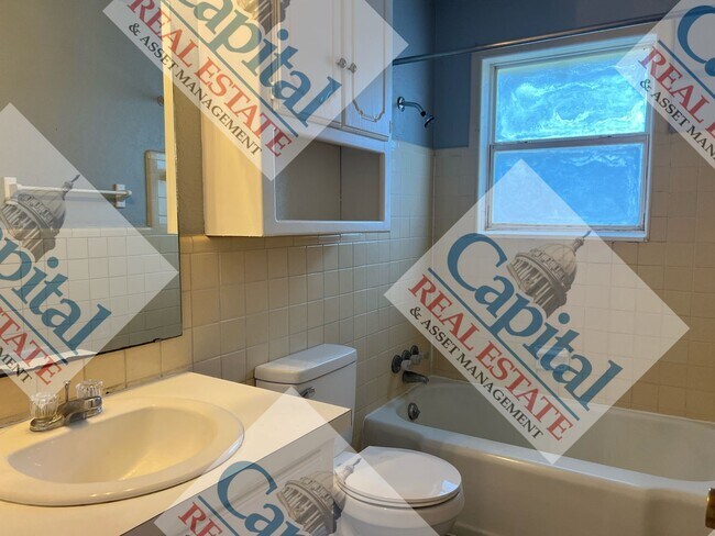 Building Photo - Cozy 2 Bedroom