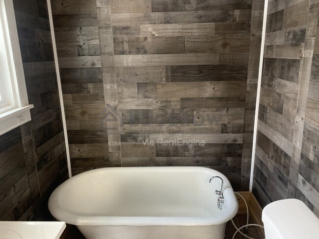 Building Photo - 1644 Beidler St