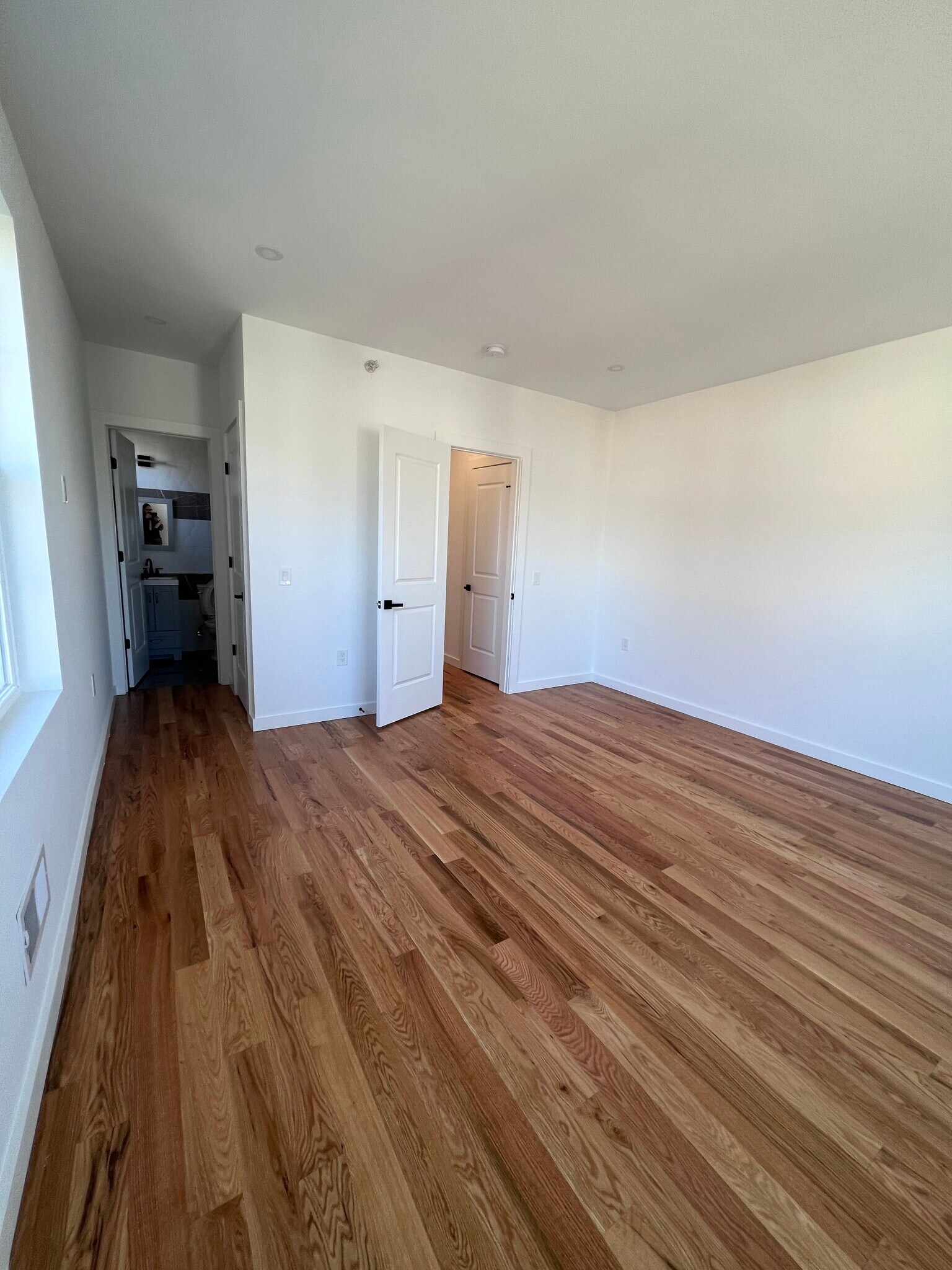 Building Photo - 125 Broughton Ave