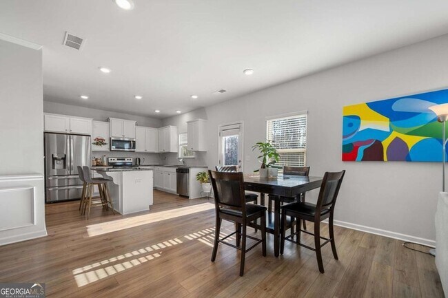 Building Photo - 925 Lakehaven Ln