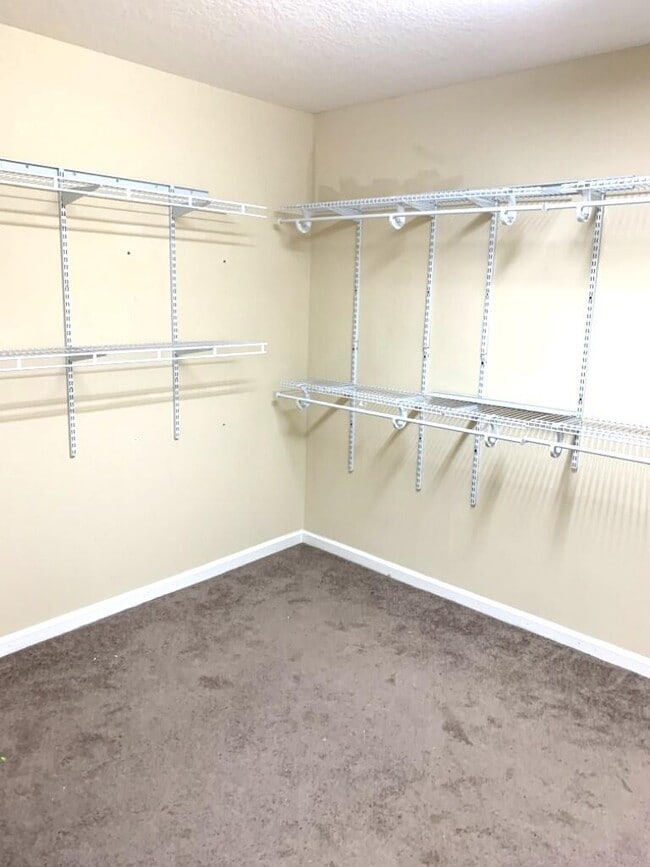 Building Photo - 2402 Okalani St