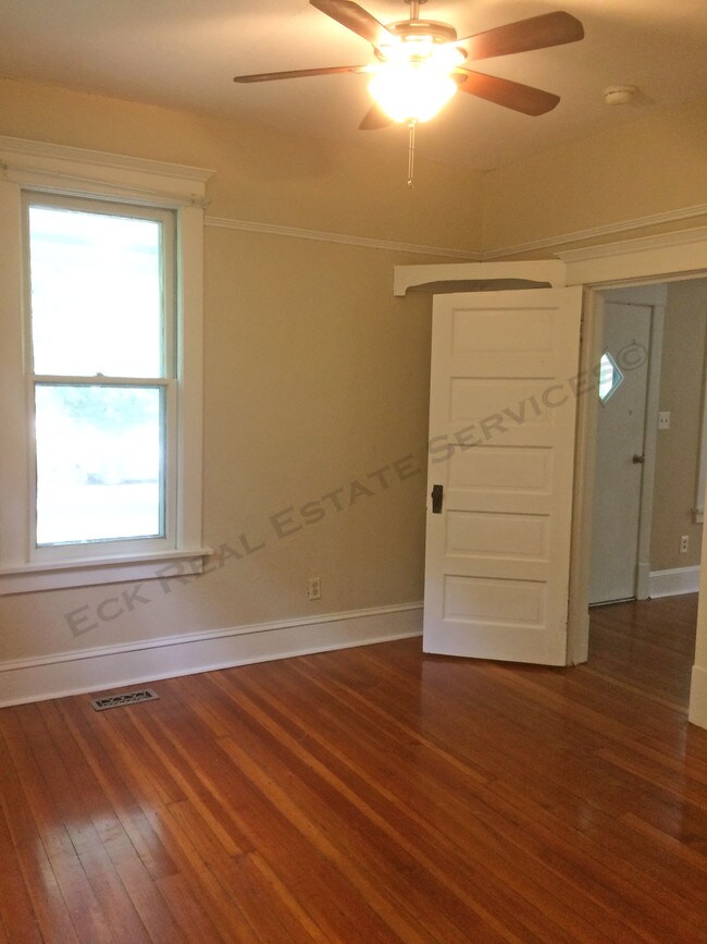 Building Photo - 729 Missouri St