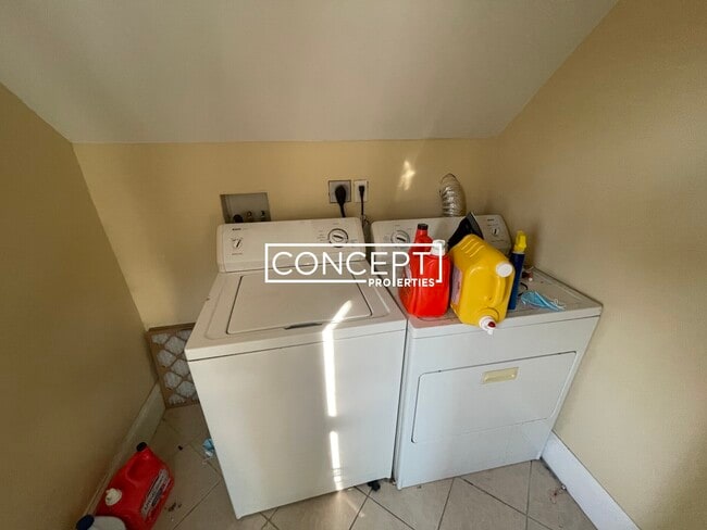 Building Photo - 19 Parker Hill Ave