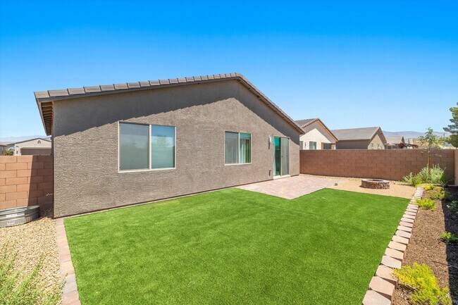 Building Photo - Spacious 3-Bed, 2-Bath Home with 2-Car Garage & Open Floor Plan