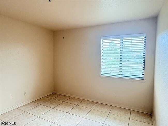 Building Photo - 2937 Winkler Ave