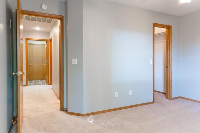 Building Photo - Waiting For You!