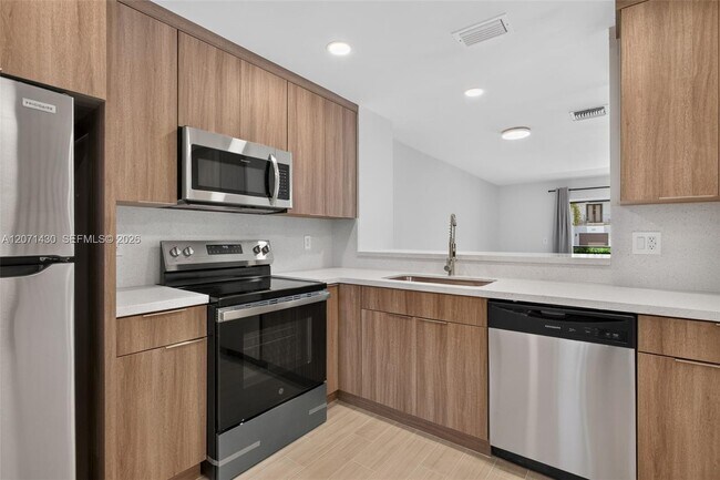 Building Photo - 2880 Coral Springs Dr