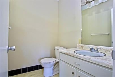 Building Photo - 240 Harmon Ave