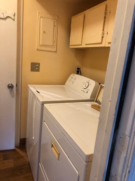 Laundry - 4872 Byron Dr