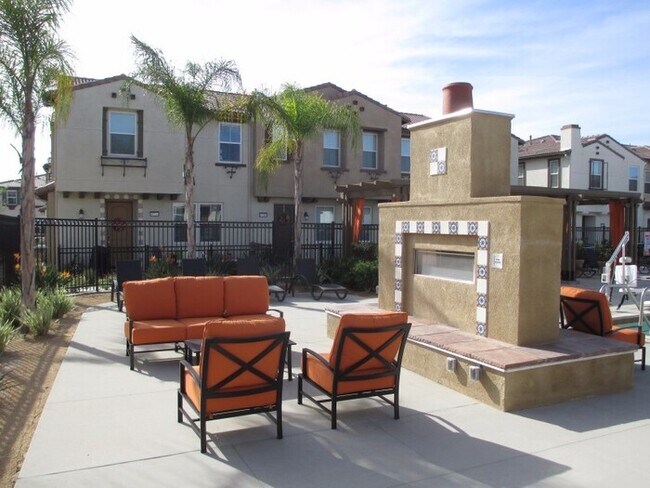 Building Photo - 40407 Calle Real