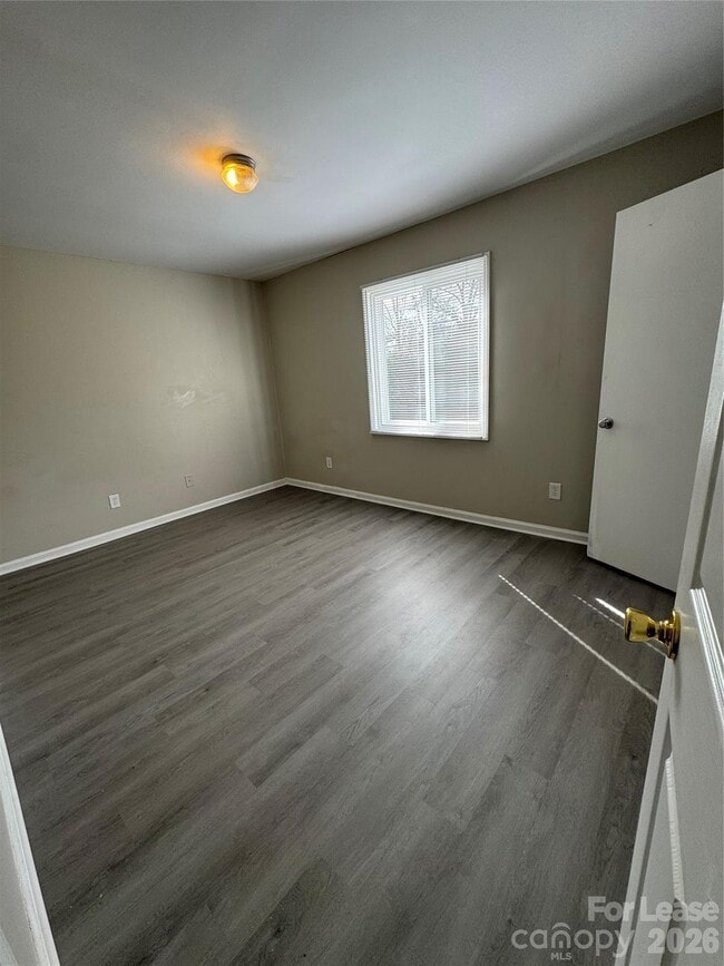 Building Photo - 2022 Harvest Ln