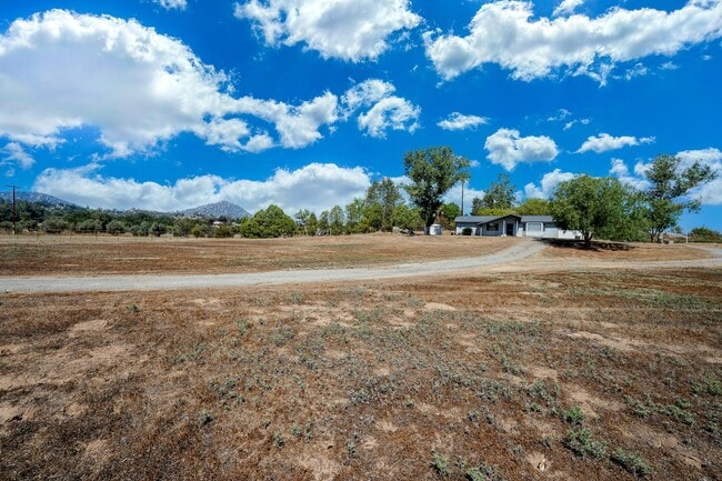 Building Photo - 18610 Highland Valley Rd