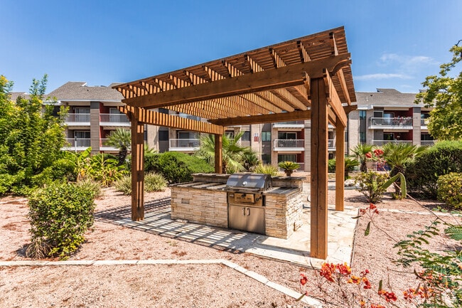 Pergola Covered Gas Grilling - Bellaire Oasis at Oakwell {20211222}