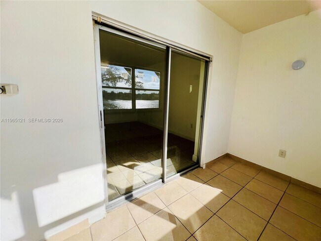 Building Photo - 18900 NE 3rd Ct