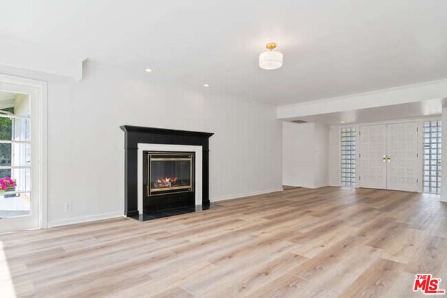 Building Photo - 3401 Alginet Dr