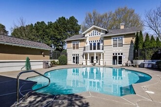 Building Photo - Amazing condo located in heart of Buckhead!