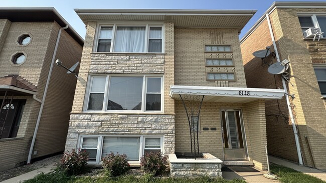 Primary Photo - 6118 W Gunnison St