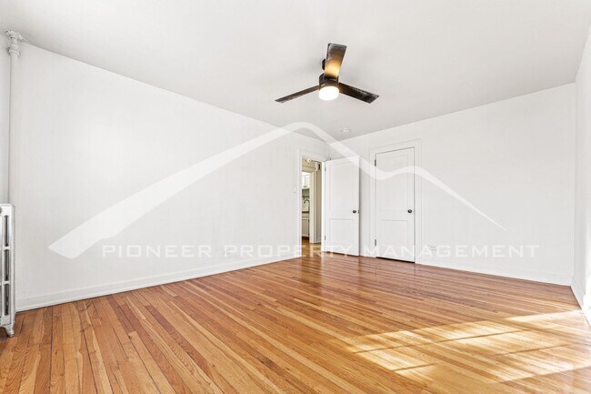 Building Photo - Spacious Condo with Office!