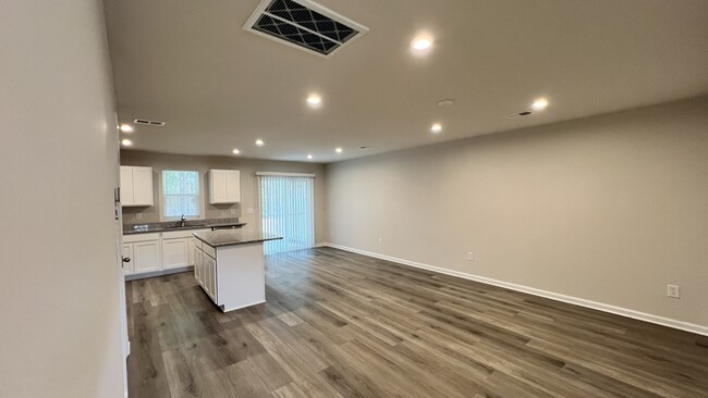 Building Photo - 243 Christiana Ln